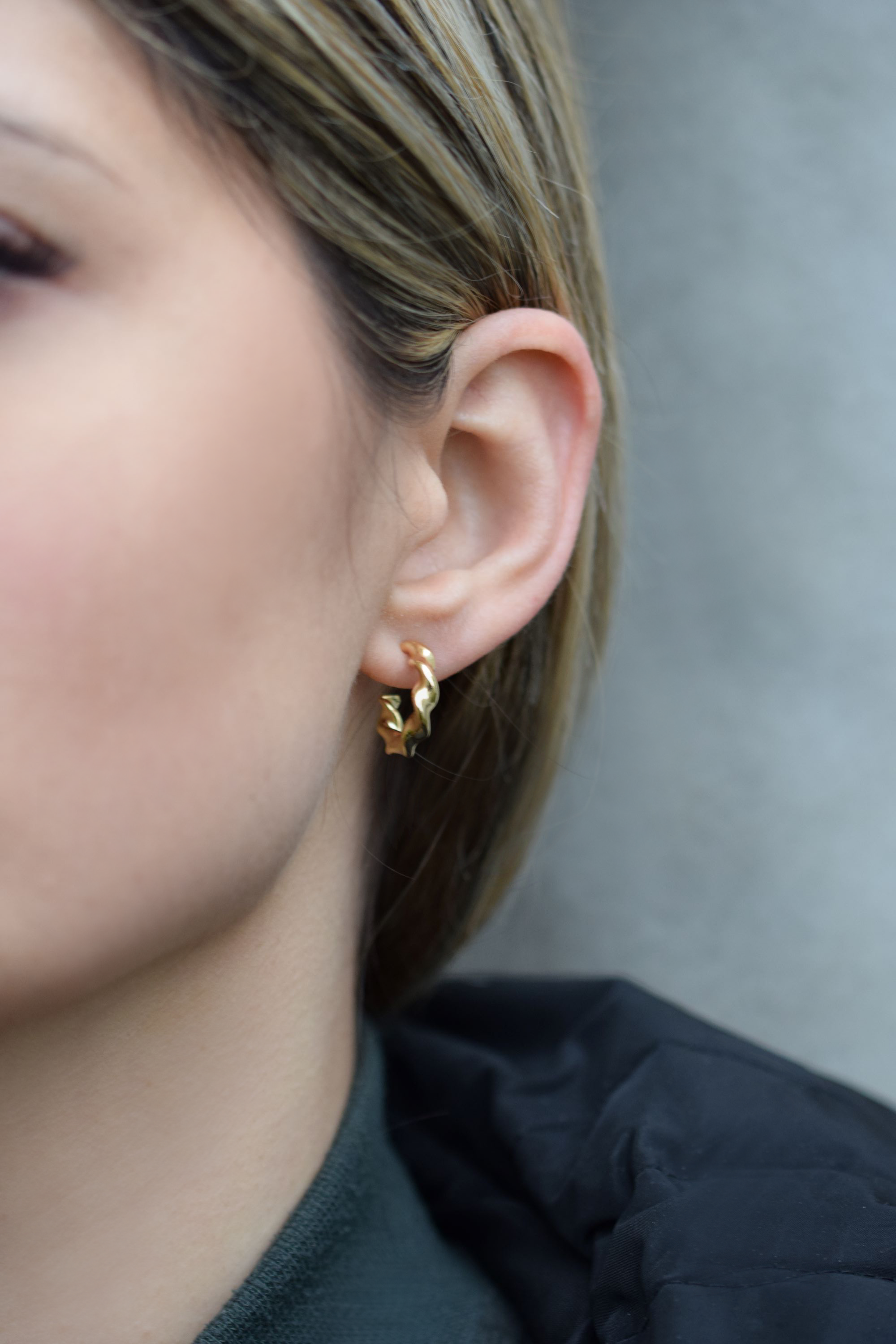 Verdrehte Creolen Ohrring | Goldene Hoop