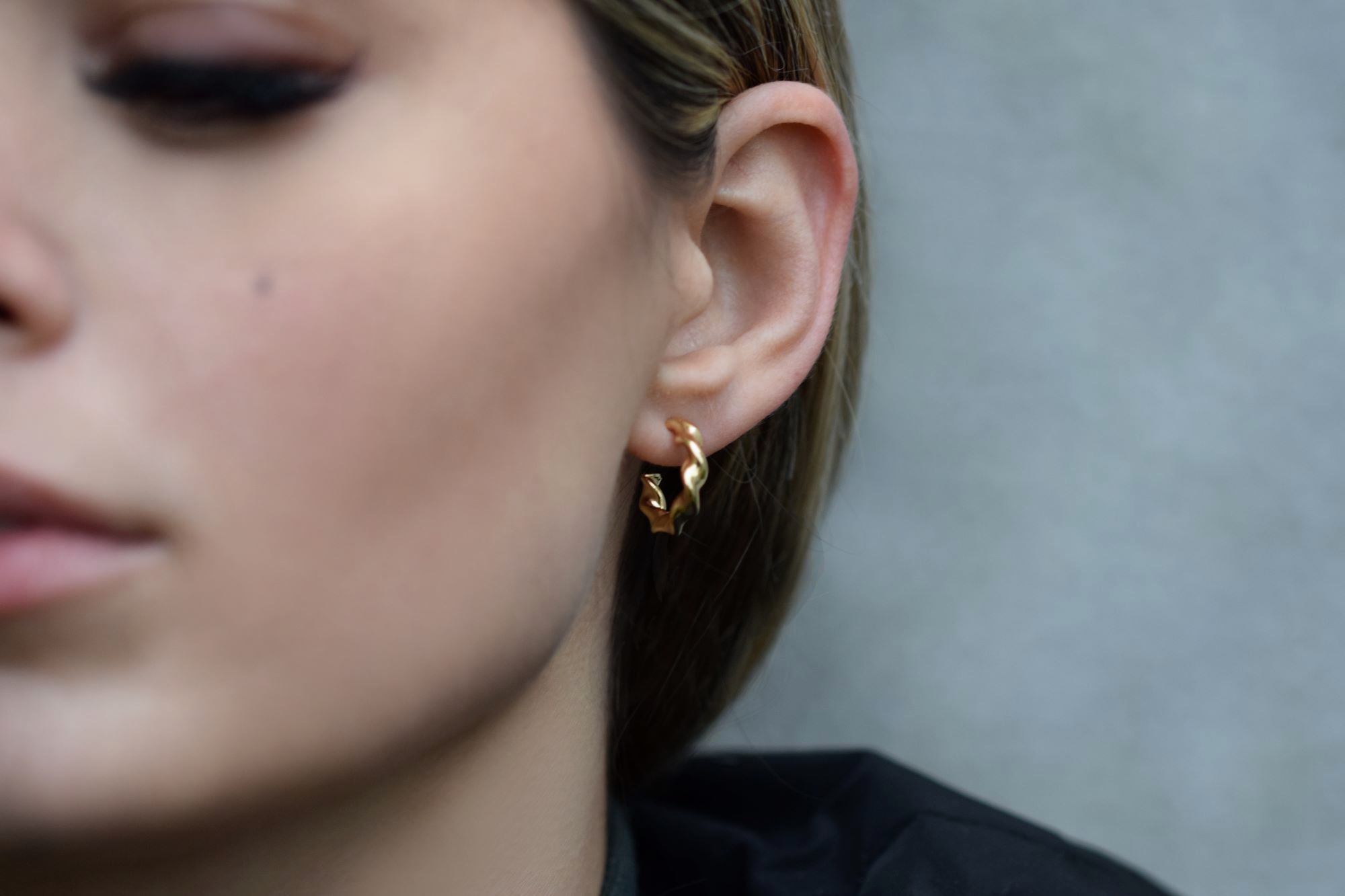 Verdrehte Creolen Ohrring | Goldene Hoop