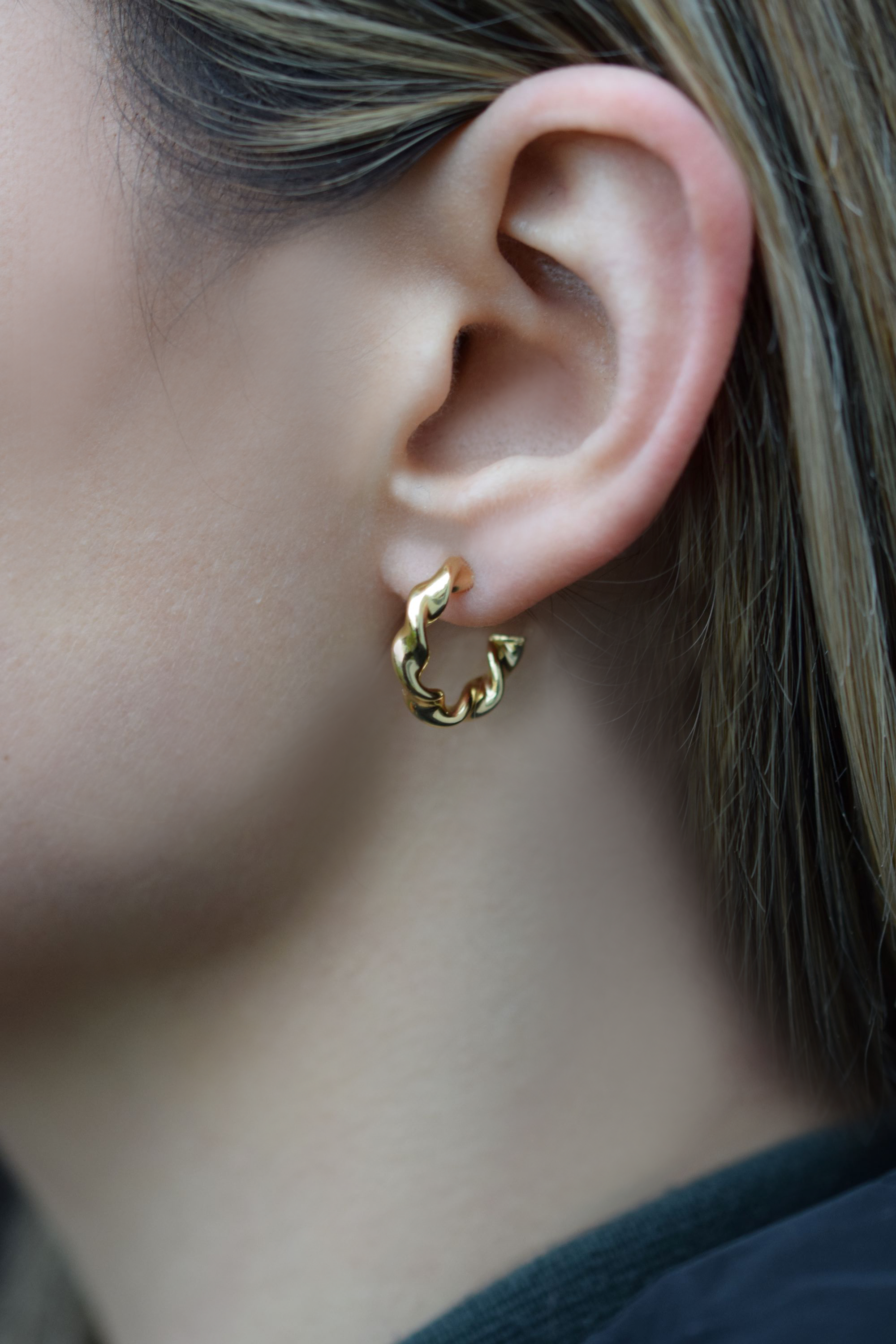 Verdrehte Creolen Ohrring | Goldene Hoop